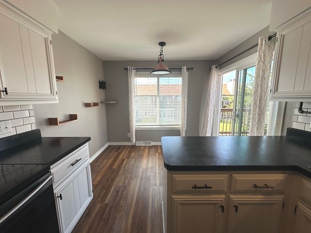 1511 Longwood Drive 1511, Sycamore, IL 60178