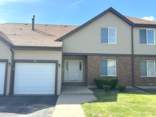 1511 Longwood Drive 1511, Sycamore, IL 60178