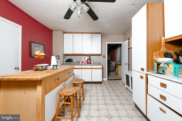 27 LINCOLN AVE, Mount Ephraim, NJ 08059