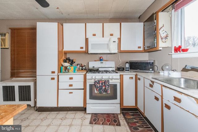 27 LINCOLN AVE, Mount Ephraim, NJ 08059