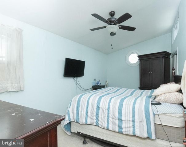 27 LINCOLN AVE, Mount Ephraim, NJ 08059