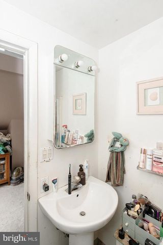 27 LINCOLN AVE, Mount Ephraim, NJ 08059