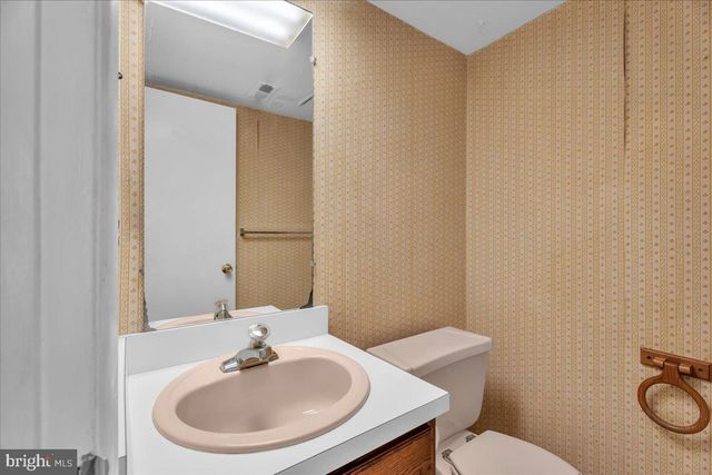 15 QUEEN ANNE CT, Marlton, NJ 08053