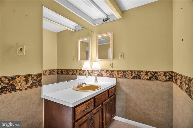 15 QUEEN ANNE CT, Marlton, NJ 08053