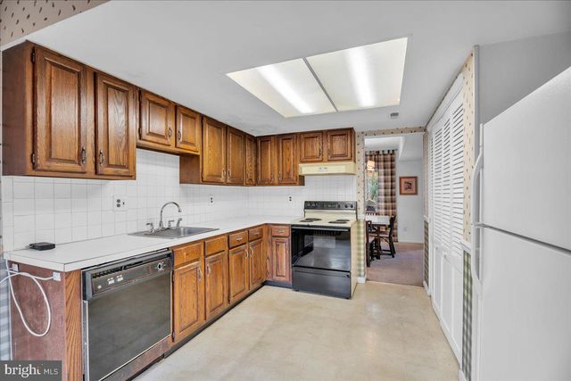 15 QUEEN ANNE CT, Marlton, NJ 08053