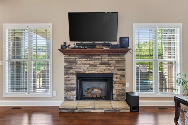 992 Promenade Dr, Adams, TN 37010