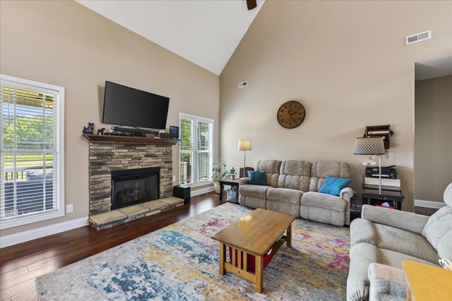 992 Promenade Dr, Adams, TN 37010