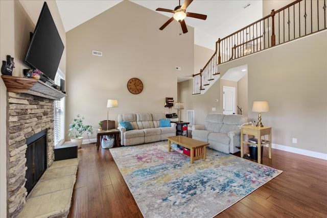 992 Promenade Dr, Adams, TN 37010