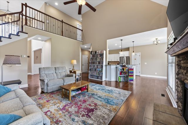 992 Promenade Dr, Adams, TN 37010