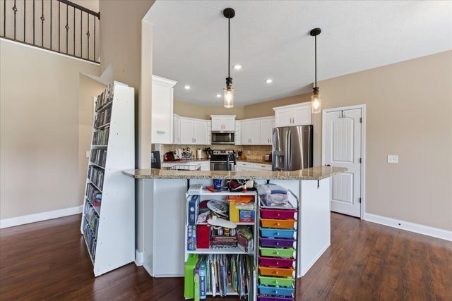 992 Promenade Dr, Adams, TN 37010
