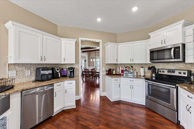 992 Promenade Dr, Adams, TN 37010