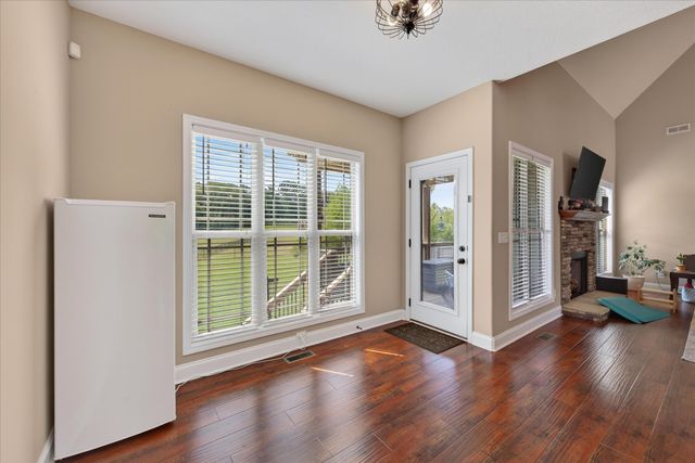 992 Promenade Dr, Adams, TN 37010