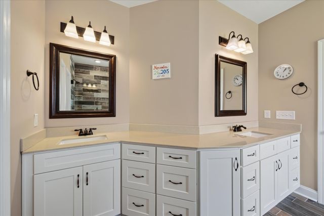 992 Promenade Dr, Adams, TN 37010