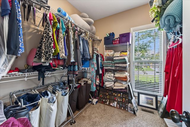 992 Promenade Dr, Adams, TN 37010