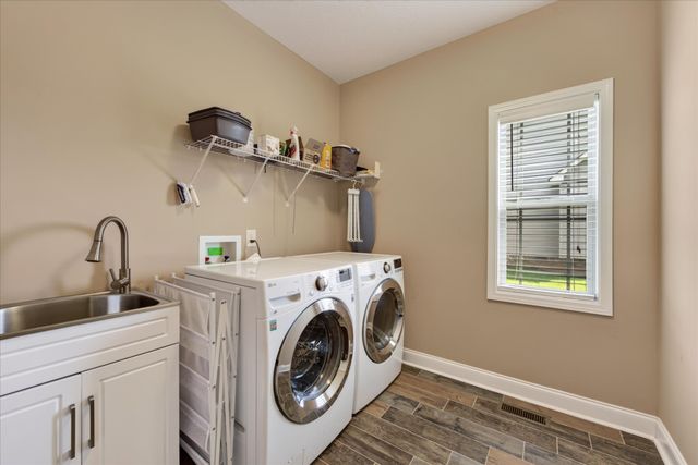 992 Promenade Dr, Adams, TN 37010