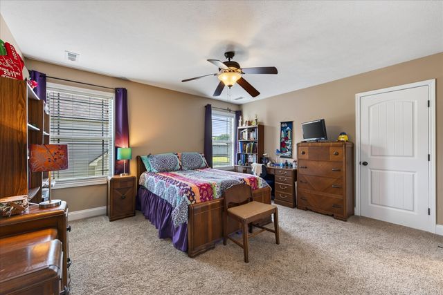 992 Promenade Dr, Adams, TN 37010