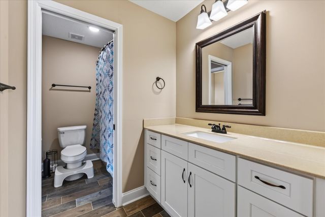 992 Promenade Dr, Adams, TN 37010