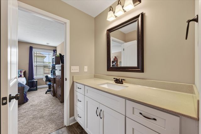 992 Promenade Dr, Adams, TN 37010