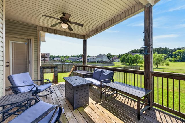 992 Promenade Dr, Adams, TN 37010