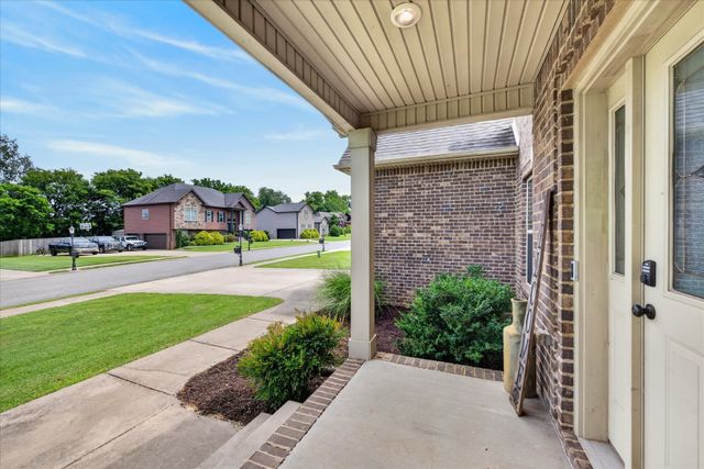 992 Promenade Dr, Adams, TN 37010