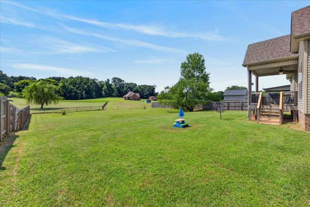 992 Promenade Dr, Adams, TN 37010