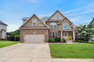 992 Promenade Dr, Adams, TN 37010