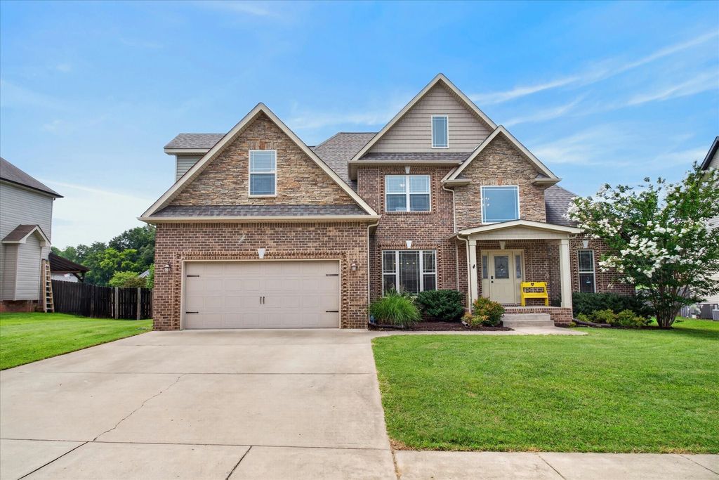 992 Promenade Dr, Adams, TN 37010