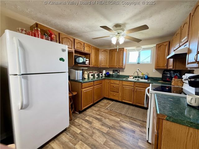 207 Marshall Avenue, Charleston, WV 25306