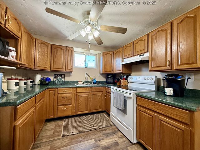 207 Marshall Avenue, Charleston, WV 25306