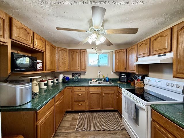 207 Marshall Avenue, Charleston, WV 25306