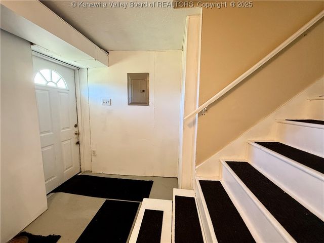 207 Marshall Avenue, Charleston, WV 25306