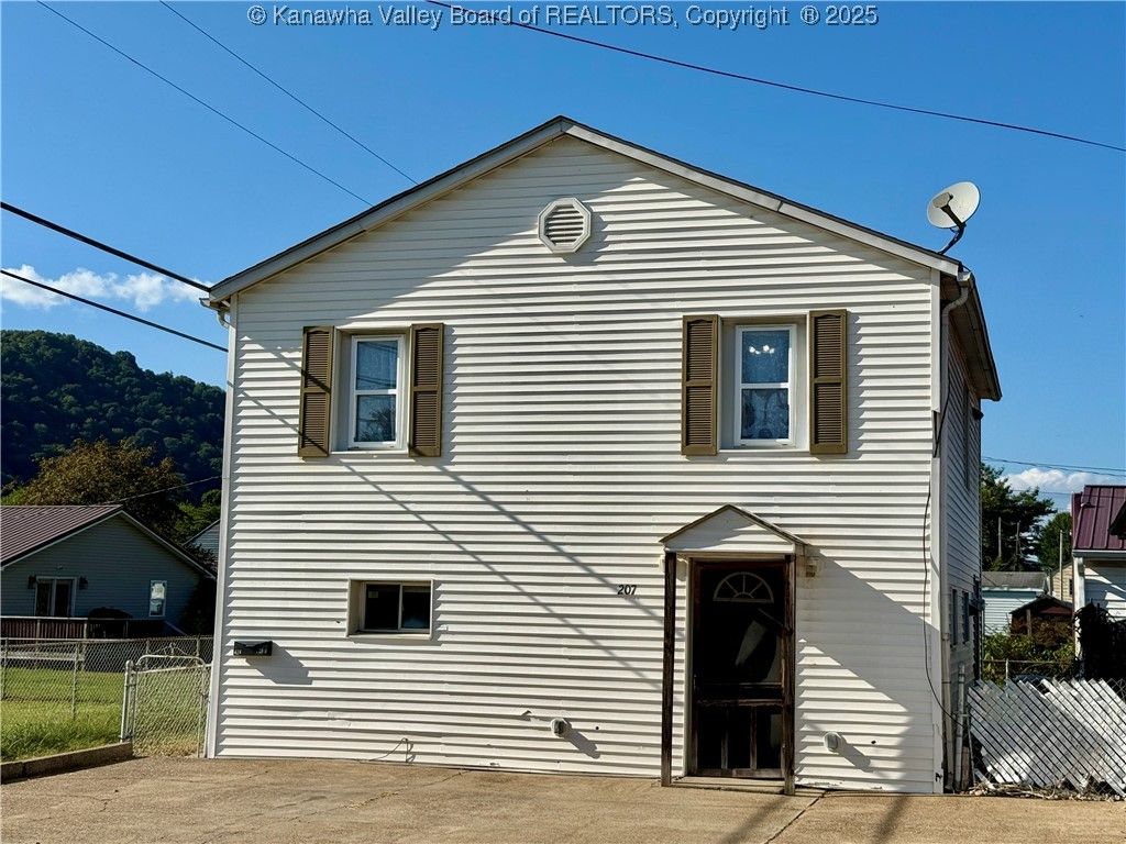 207 Marshall Avenue, Charleston, WV 25306