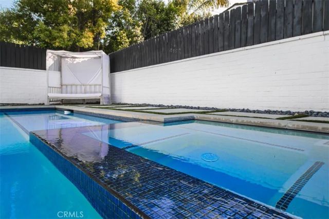 6207 Babcock, North Hollywood, CA 91606