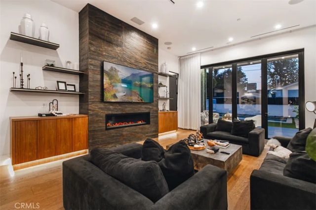 6207 Babcock, North Hollywood, CA 91606
