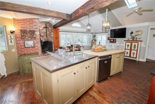 8021 Valley View Road, Hudson, OH 44236