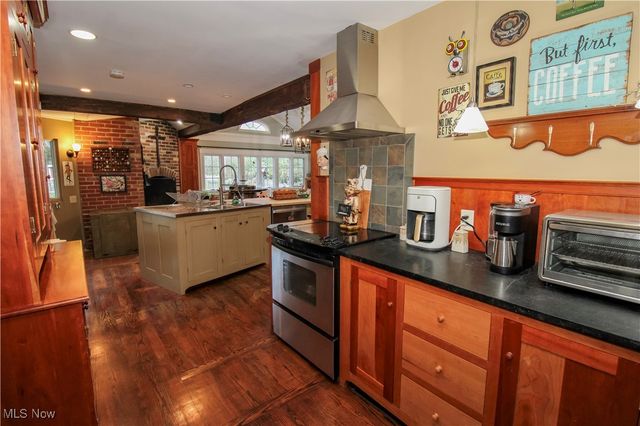 8021 Valley View Road, Hudson, OH 44236