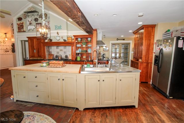 8021 Valley View Road, Hudson, OH 44236