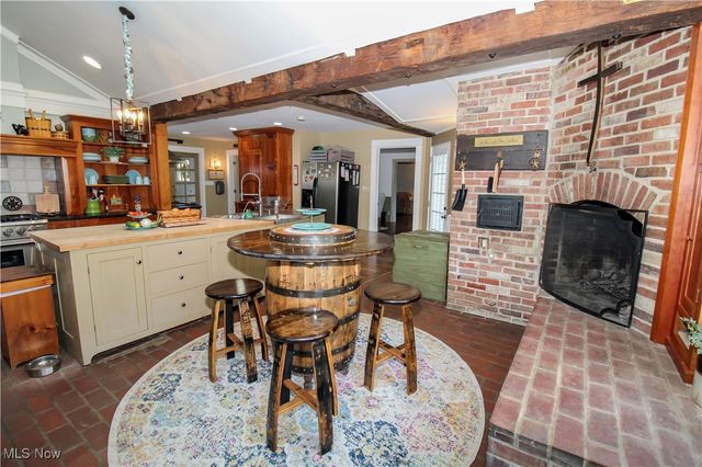 8021 Valley View Road, Hudson, OH 44236