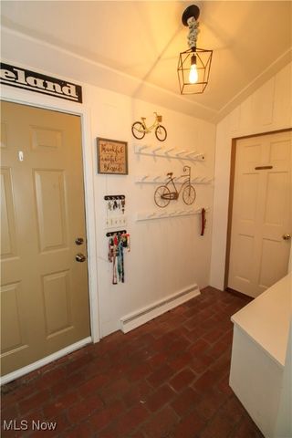 8021 Valley View Road, Hudson, OH 44236