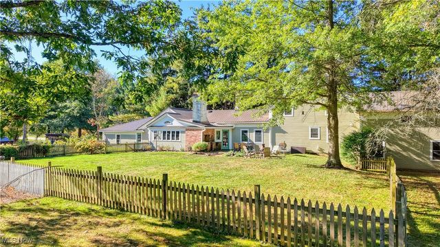 8021 Valley View Road, Hudson, OH 44236