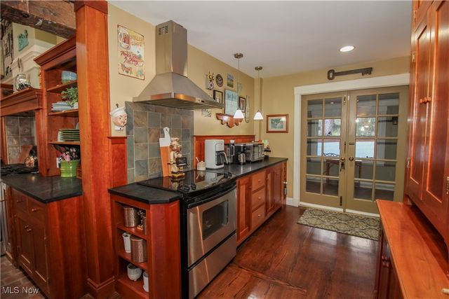 8021 Valley View Road, Hudson, OH 44236