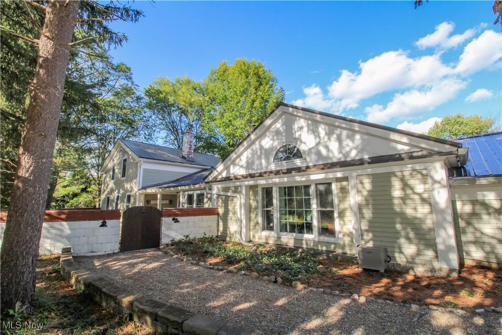 8021 Valley View Road, Hudson, OH 44236