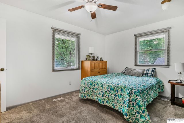 920 Lamplighter Lane, Lincoln, NE 68510