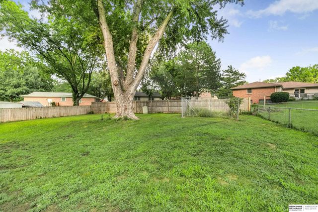 920 Lamplighter Lane, Lincoln, NE 68510