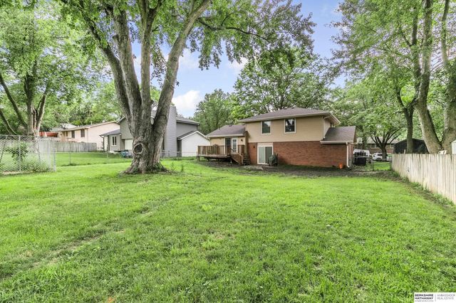 920 Lamplighter Lane, Lincoln, NE 68510