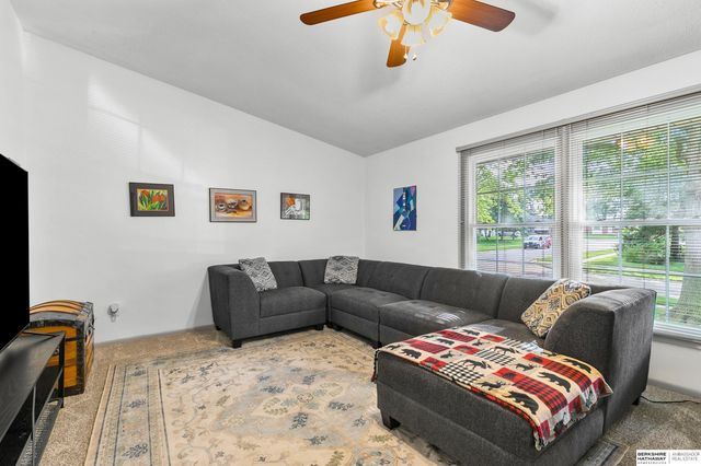 920 Lamplighter Lane, Lincoln, NE 68510