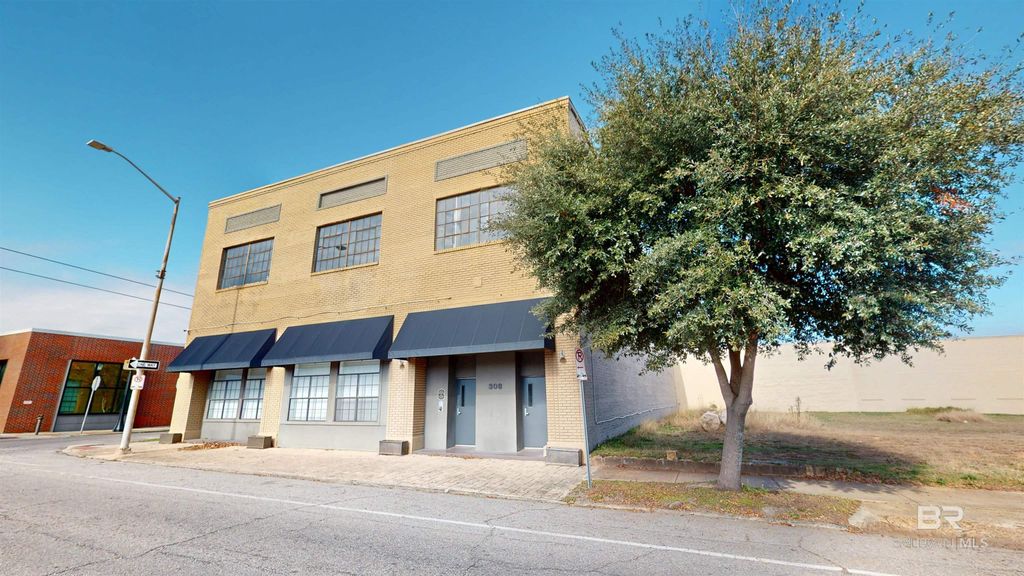 308 St Louis 101, Mobile, AL 36602