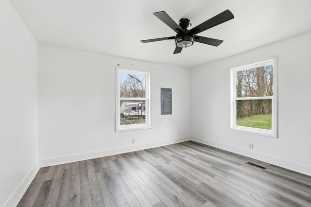 711 W James Avenue, Rossville, GA 30741