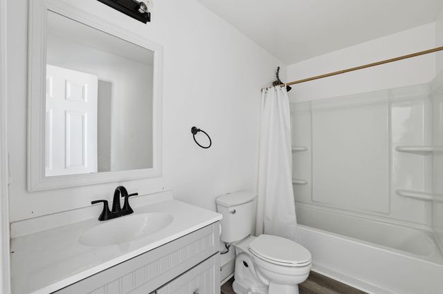 711 W James Avenue, Rossville, GA 30741