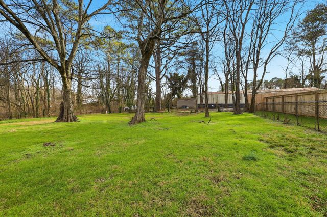 711 W James Avenue, Rossville, GA 30741